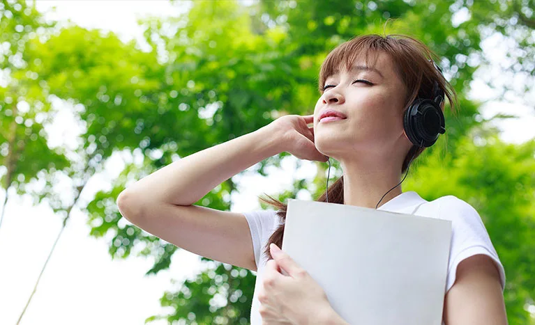 晨間、夜晚運動的配備—反光背心