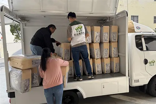 捐贈家扶竹炭棉被